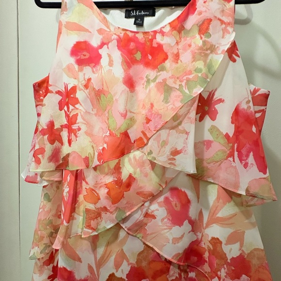 Floral Layered Sleeveless Dress​ - Picture 2 of 5